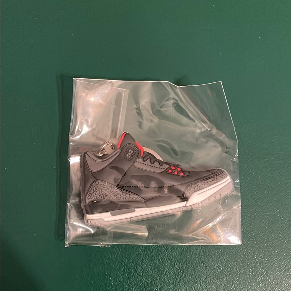 Retro 3 Sneaker Keychain